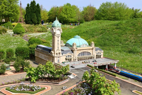 Lancourt 'taki minyatür park turistik merkezi olan 