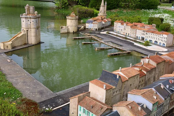 Lancourt 'taki minyatür park turistik merkezi olan 