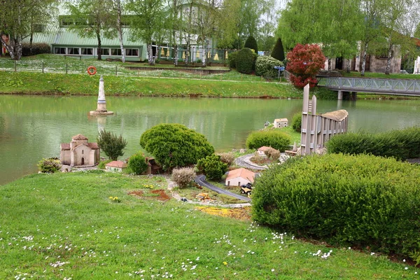 Lancourt 'taki minyatür park turistik merkezi olan 