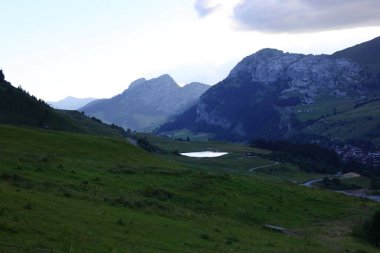 Fransa 'da Haute-Savoie Bölümü' ndeki bir dağa bakın.