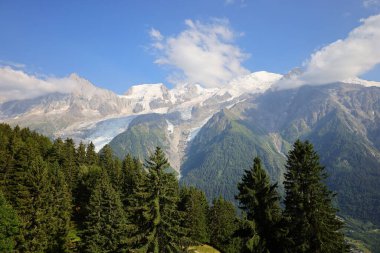 Alplerdeki ve Batı Avrupa 'daki en yüksek dağ olan Mont Blanc' a bakın.