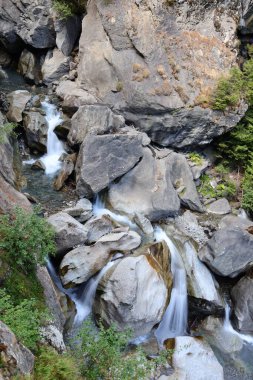Fransa 'nın güneydoğusundaki Auvergne-Rhne-Alpes bölgesinde bulunan Haute-Savoie departmanındaki Vallorcine komünü' ndeki Berard Şelalesi 'ne bakın..