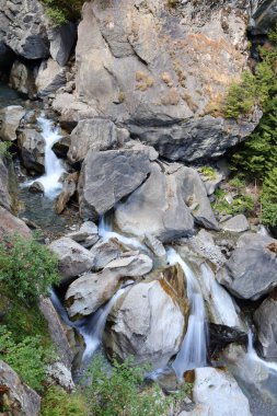 Fransa 'nın güneydoğusundaki Auvergne-Rhne-Alpes bölgesinde bulunan Haute-Savoie departmanındaki Vallorcine komünü' ndeki Berard Şelalesi 'ne bakın..
