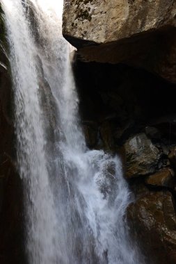 Fransa 'nın güneydoğusundaki Auvergne-Rhne-Alpes bölgesinde bulunan Haute-Savoie departmanındaki Vallorcine komünü' ndeki Berard Şelalesi 'ne bakın..