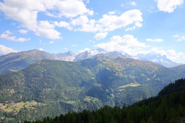 Alplerdeki ve Batı Avrupa 'daki en yüksek dağ olan Mont Blanc' a bakın.
