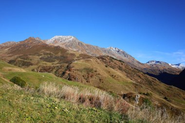 İsviçre 'deki Graubnden kantonunun Engadin bölgesinde bir dağ.