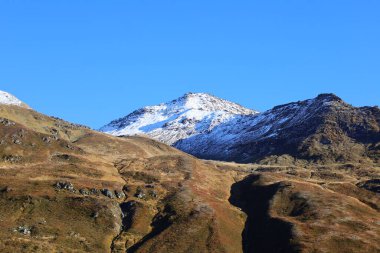 İsviçre 'deki Graubnden kantonunun Engadin bölgesinde bir dağ.
