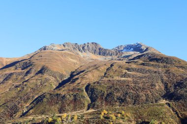 İsviçre 'deki Graubnden kantonunun Engadin bölgesinde bir dağ.