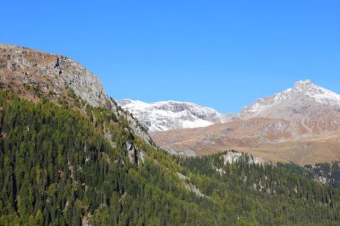 İsviçre 'deki Graubnden kantonunun Engadin bölgesinde bir dağ