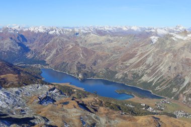 Sils Gölü, Yukarı Lokomotif Vadisi, Grisons, İsviçre 'de bulunan bir göldür.