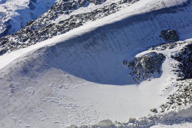 Piz Corvatsch, Graubnden kantonunun Engadin bölgesinde Sils Gölü ve Silvaplana Gölü 'ne bakan Alplerin Bernina Sıradağları' nda yer alan bir dağdır.