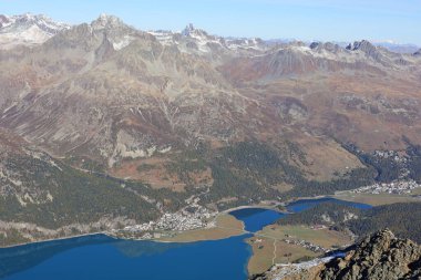 Sils Gölü, Yukarı Lokomotif Vadisi, Grisons, İsviçre 'de bulunan bir göldür.