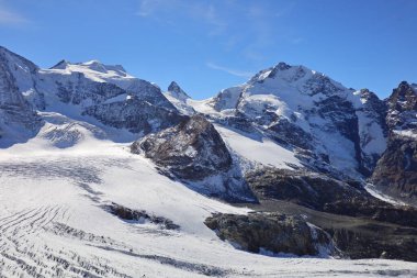 Bernina Geçidi, İsviçre 'nin doğusundaki Graubnden kantonunda, Alplerin Bernina Dağları' nda yüksek bir dağ geçididir.