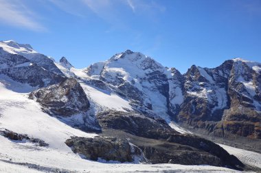Bernina Geçidi, İsviçre 'nin doğusundaki Graubnden kantonunda, Alplerin Bernina Dağları' nda yüksek bir dağ geçididir.