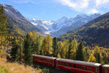 Bernina Geçidi, İsviçre 'nin doğusundaki Graubnden kantonunda, Alplerin Bernina Dağları' nda yüksek bir dağ geçididir.
