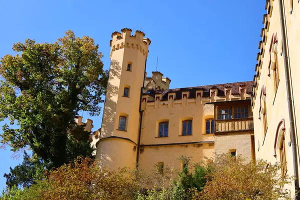 Hohenschwangau Kalesi, Almanya 'nın güneyinde yer alan bir saraydır.