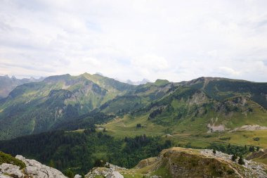 Kolombiya Sütunu, Fransa 'nın Haute-Savoie bölgesindeki Alplerde bir dağ geçididir..