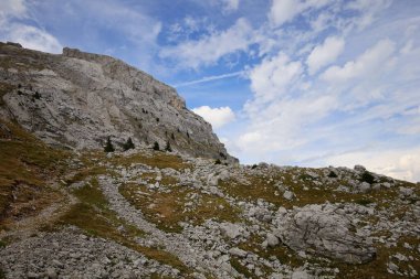 Kolombiya Sütunu, Fransa 'nın Haute-Savoie bölgesindeki Alplerde bir dağ geçididir..