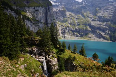 Oeschinen Gölü, İsviçre 'nin Bernese Oberland kentinde Kandersteg' in 4 kilometre doğusunda yer alan bir göldür..