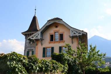 Spiez, İsviçre 'nin Bern kantonunun Bernese Oberland bölgesinde Thun Gölü kıyısında bir kasaba ve belediyedir..