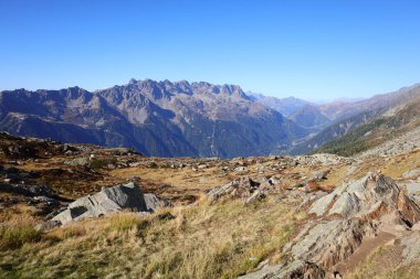 Aiguille du Midi, Fransa 'nın Haute-Savoie şehrinde Chamonix-Mont-Blanc-Blanc' ın üzerindeki Mont-Blanc 'ta yer alan bir zirve.