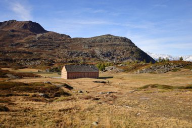 Simplon Geçidi İsviçre 'de Pennine Alpleri ile Lepontine Alpleri arasında yüksek bir dağ geçididir.