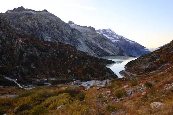 Grimsel Geçidi, İsviçre 'de, Bernese Alplerini 2.164 metre yükseklikte geçen bir dağ geçididir.
