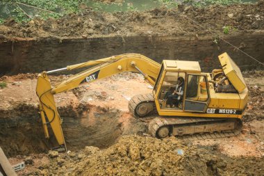 09-Aralık-2020, Bangladeş, Dhaka. Kazı çalışmalarına devam ediliyor.