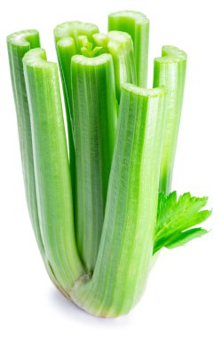 Kereviz sapı beyaz arkaplanda izole edildi.