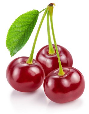 Beyaz arka planda üç kiraz. Dosya kırpma yolu içeriyor.