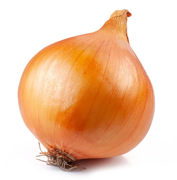 Beyaz arkaplanda izole edilmiş sarı soğan ampulü.