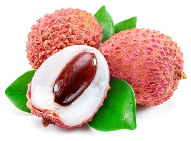 Tüm ve açık liçi meyvesi beyaz arka planda izole.