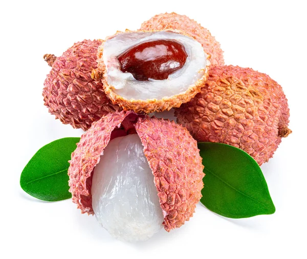 Tüm ve açık liçi meyvesi beyaz arka planda izole.