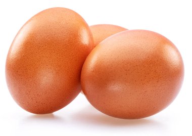 Beyaz arka plan üzerinde izole kahverengi tavuk yumurta.