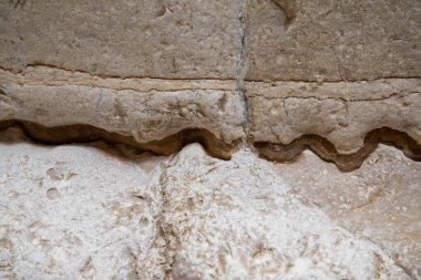 Soyut doğa dokusu. Kaya yüzeyi ya da bej dağ. Doğal malzeme geçmişi. Kaya tırmanışı arka planı, kopyalama alanı. Yüksek kalite fotoğraf