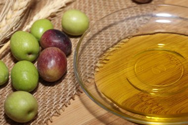 Zeytinyağı ve zeytinyağı. Yüksek kalite fotoğraf