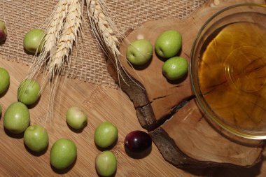 Zeytinyağı ve zeytinyağı. Yüksek kalite fotoğraf