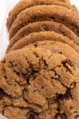 Beyaz arka planda izole edilmiş çikolatalı kurabiyeler, Ev yapımı kurabiyeler. Yüksek kalite fotoğraf