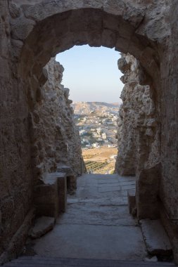 Herodion Dağı ve Kral Herod 'un kalesinin harabeleri yapay bir kraterin içinde. Judaean Çölü, Batı Şeria. Yüksek kalite fotoğraf