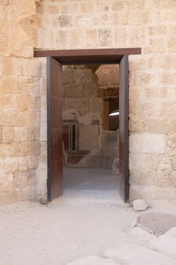 Herodion Dağı ve Kral Herod 'un kalesinin harabeleri yapay bir kraterin içinde. Judaean Çölü, Batı Şeria. Yüksek kalite fotoğraf