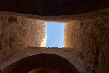 Herodion Dağı ve Kral Herod 'un kalesinin harabeleri yapay bir kraterin içinde. Judaean Çölü, Batı Şeria. Yüksek kalite fotoğraf