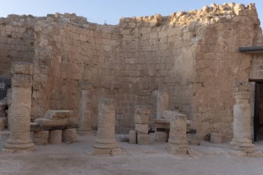Herodion Dağı ve Kral Herod 'un kalesinin harabeleri yapay bir kraterin içinde. Judaean Çölü, Batı Şeria. Yüksek kalite fotoğraf
