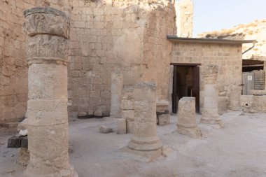 Herodion Dağı ve Kral Herod 'un kalesinin harabeleri yapay bir kraterin içinde. Judaean Çölü, Batı Şeria. Yüksek kalite fotoğraf