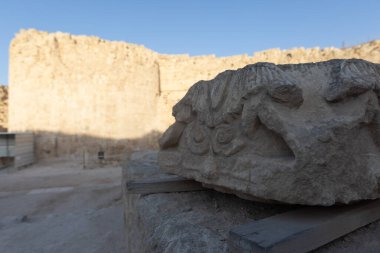 Herodion Dağı ve Kral Herod 'un kalesinin harabeleri yapay bir kraterin içinde. Judaean Çölü, Batı Şeria. Yüksek kalite fotoğraf
