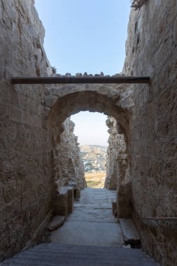 Herodion Dağı ve Kral Herod 'un kalesinin harabeleri yapay bir kraterin içinde. Judaean Çölü, Batı Şeria. Yüksek kalite fotoğraf
