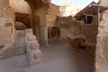 Herodion Dağı ve Kral Herod 'un kalesinin harabeleri yapay bir kraterin içinde. Judaean Çölü, Batı Şeria. Yüksek kalite fotoğraf