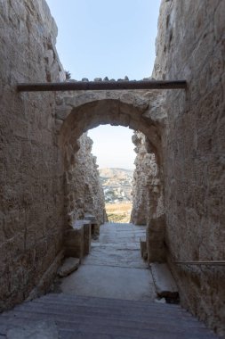 Herodion Dağı ve Kral Herod 'un kalesinin harabeleri yapay bir kraterin içinde. Judaean Çölü, Batı Şeria. Yüksek kalite fotoğraf