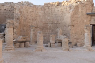 Herodion Dağı ve Kral Herod 'un kalesinin harabeleri yapay bir kraterin içinde. Judaean Çölü, Batı Şeria. Yüksek kalite fotoğraf