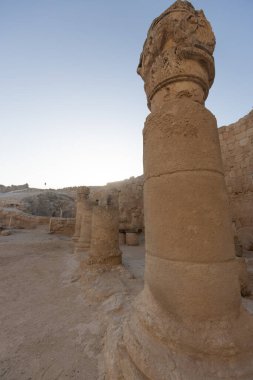 Herodion Dağı ve Kral Herod 'un kalesinin harabeleri yapay bir kraterin içinde. Judaean Çölü, Batı Şeria. Yüksek kalite fotoğraf