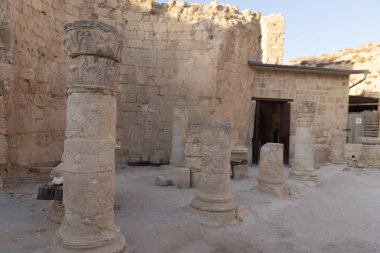 Herodion Dağı ve Kral Herod 'un kalesinin harabeleri yapay bir kraterin içinde. Judaean Çölü, Batı Şeria. Yüksek kalite fotoğraf